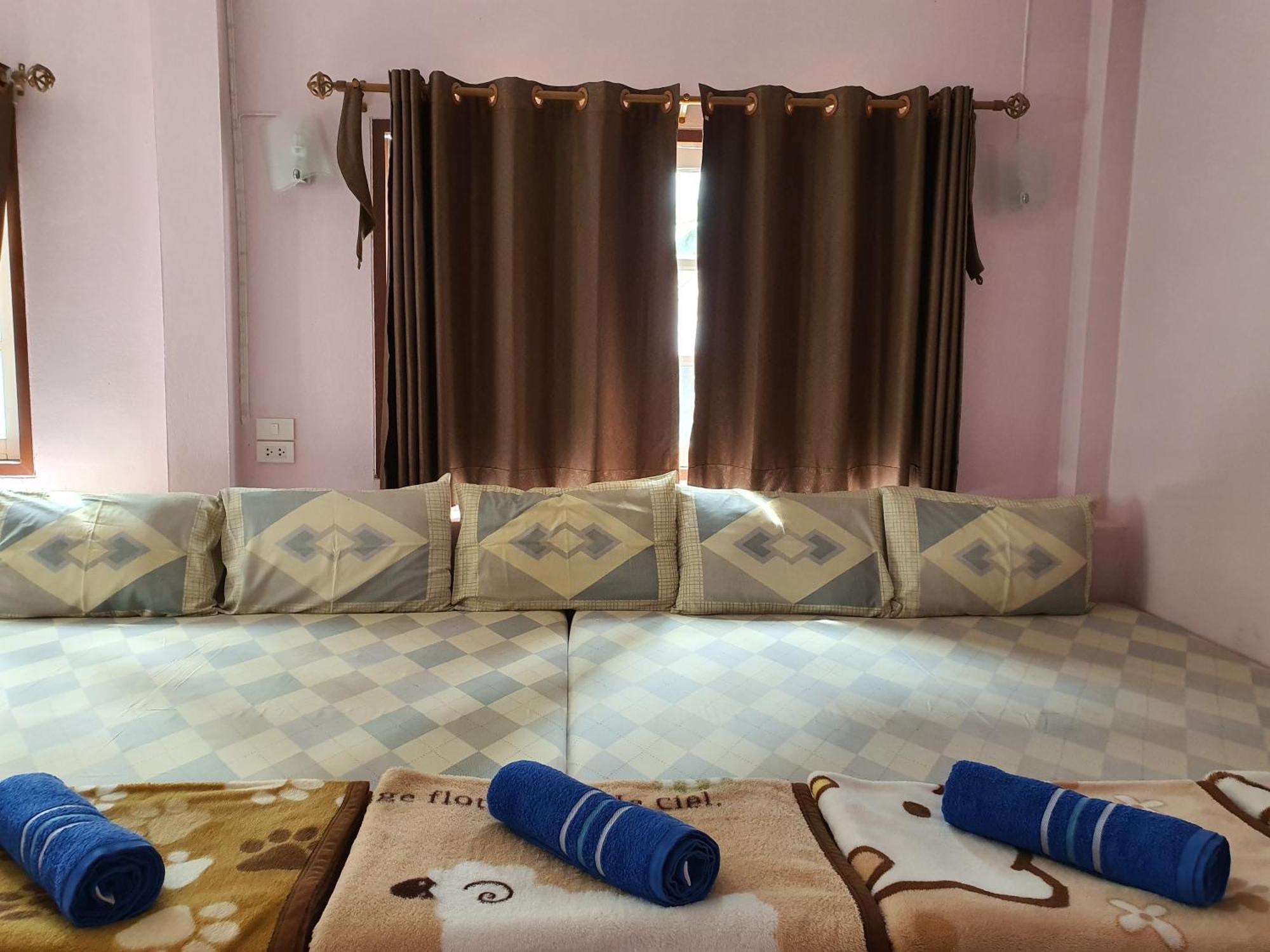 Benjaporn Bungalow Ko Si Chang Buitenkant foto