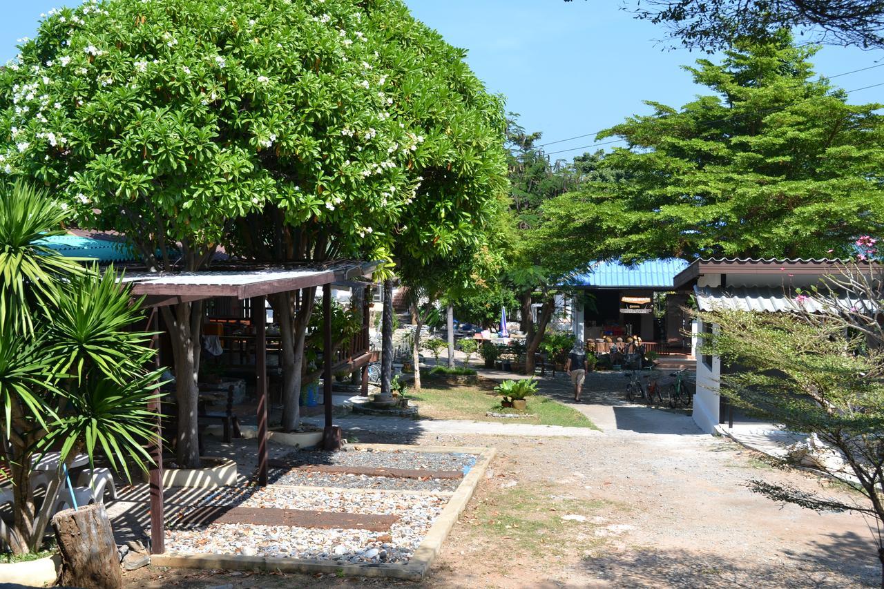 Benjaporn Bungalow Ko Si Chang Buitenkant foto