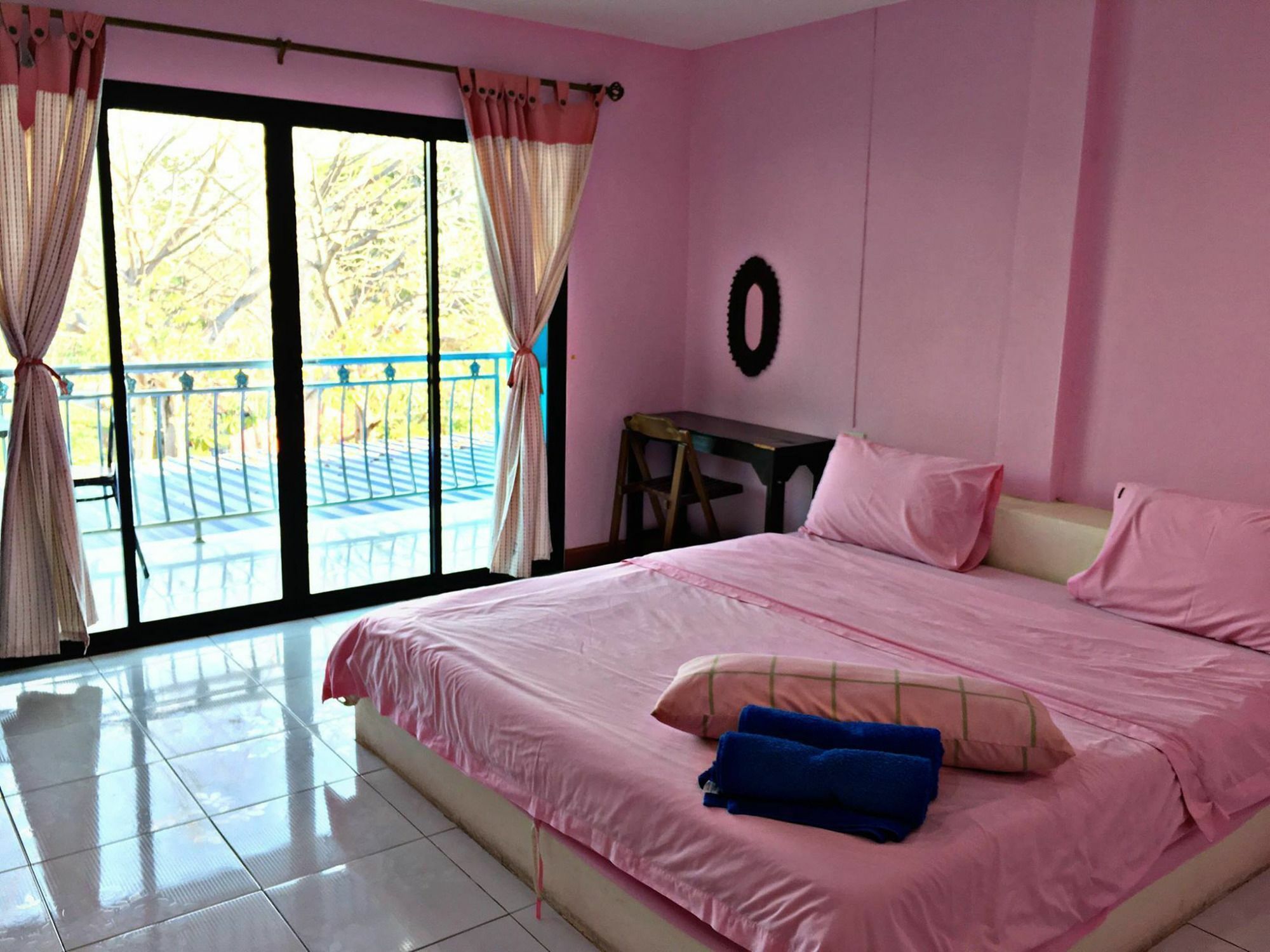Benjaporn Bungalow Ko Si Chang Buitenkant foto